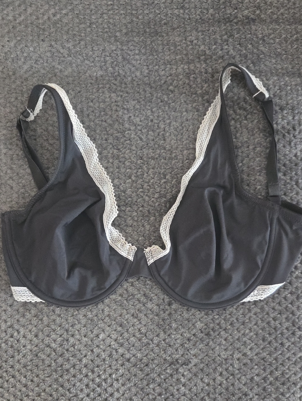 Victoria's Secret Underwire Black Bra with Cream Lace Trim Size 36dd